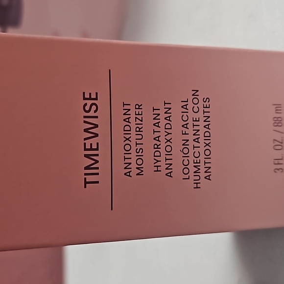 MARYKAY Timewise Miracle Set Normal to Dry Skin - Picture 7 of 7